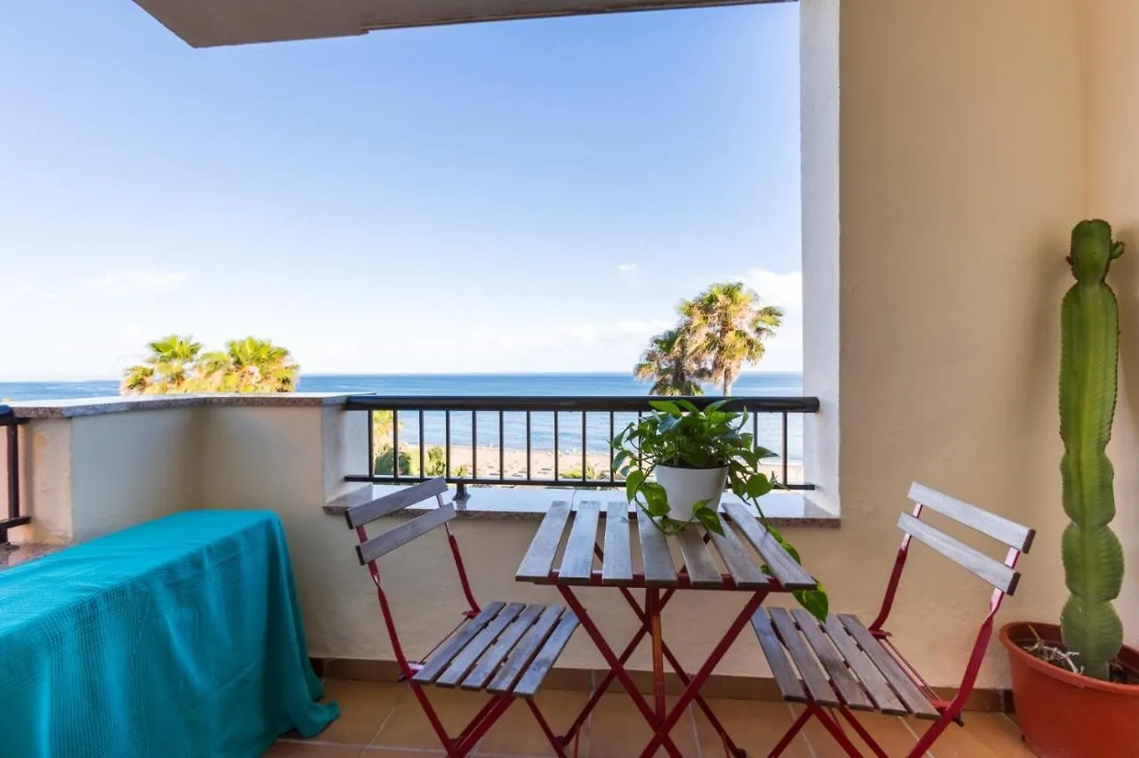 Bonito Apartamento En Primera Linea De Playa Estepona