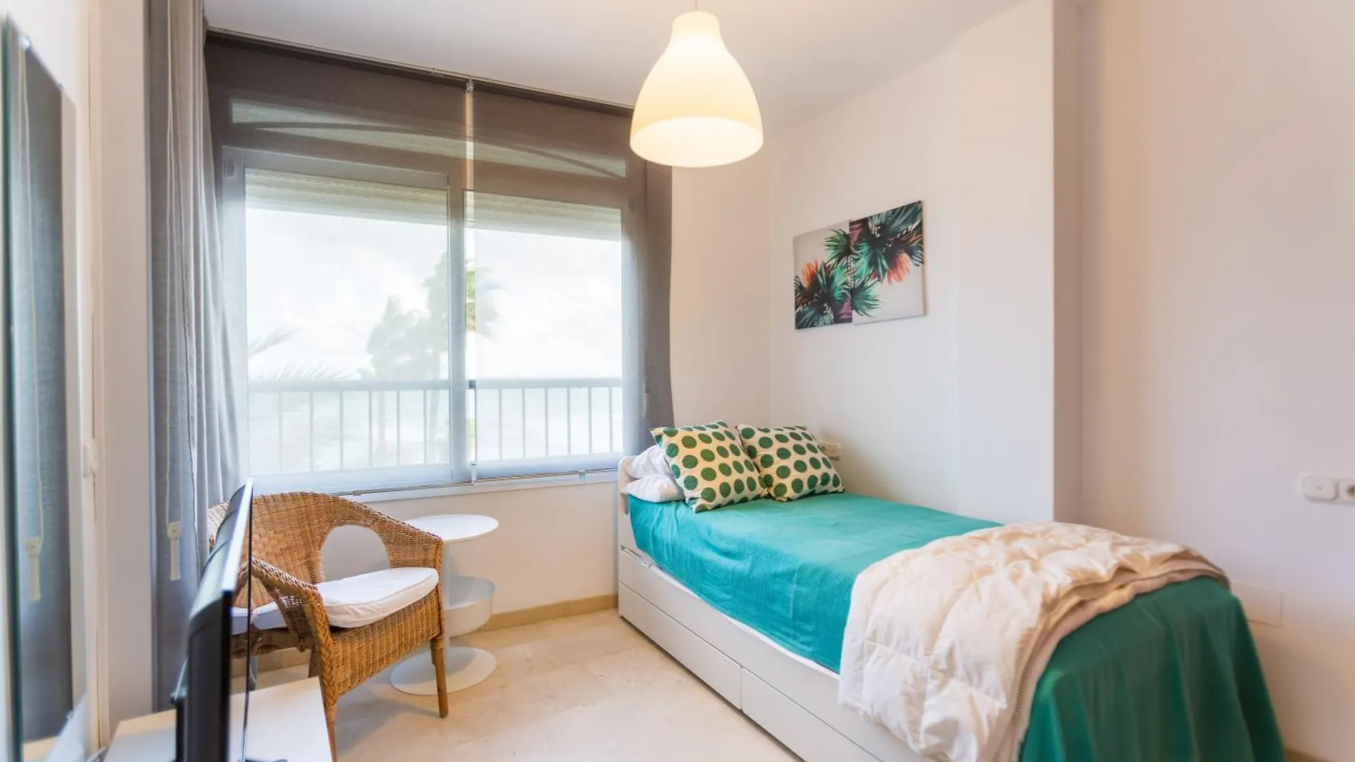 Bonito Apartamento En Primera Linea De Playa Estepona