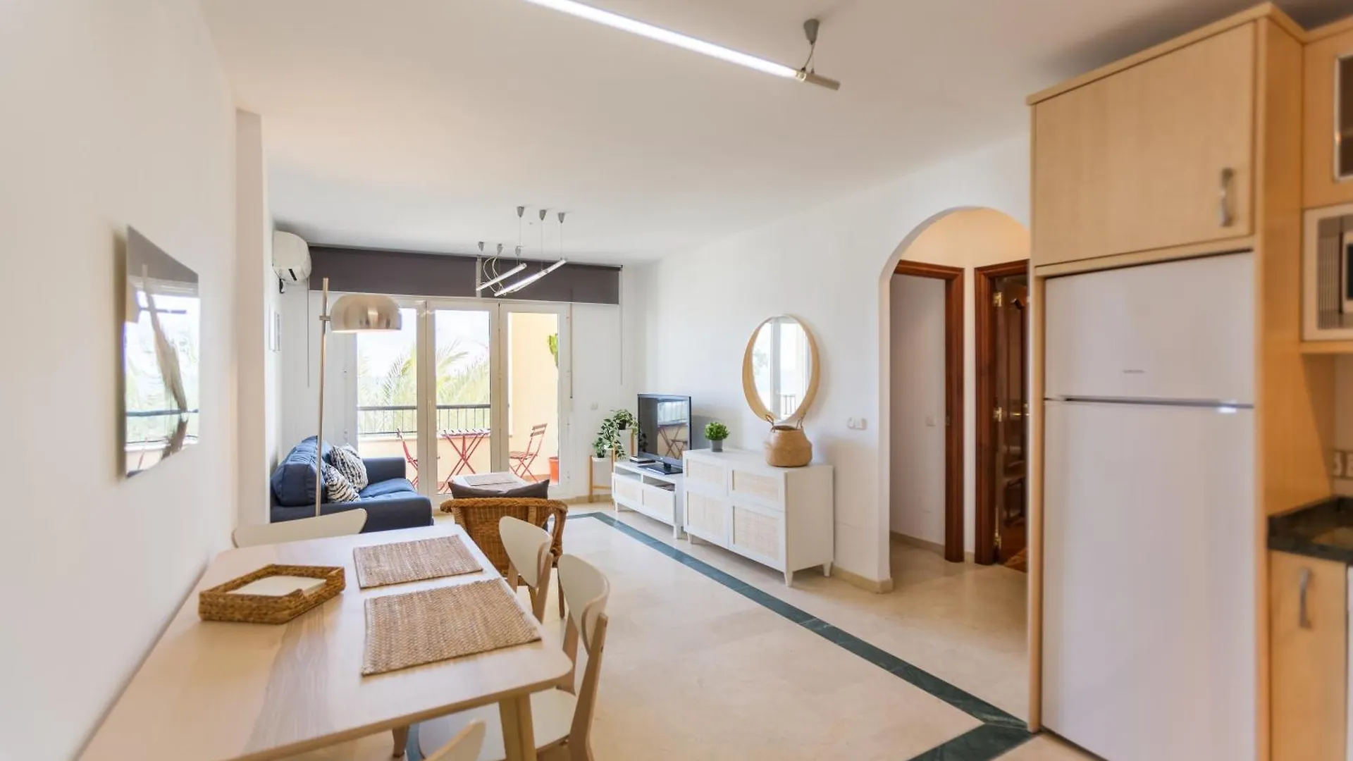 Bonito Apartamento En Primera Linea De Playa contacts